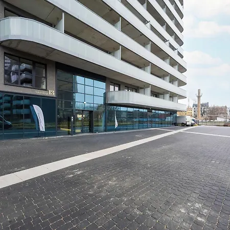 公寓 Quorum With Parking And Air Conditioning Close To The Center In By Renters Prestige