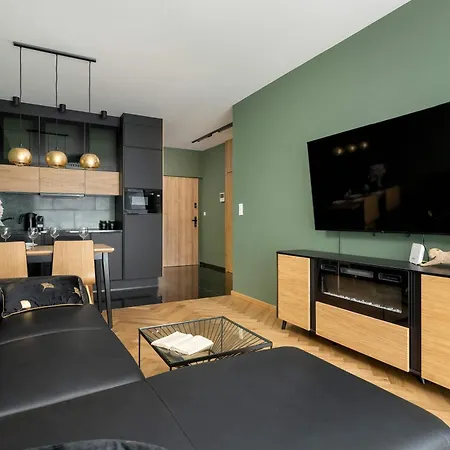 Quorum With Parking And Air Conditioning Close To The Center In By Renters Prestige