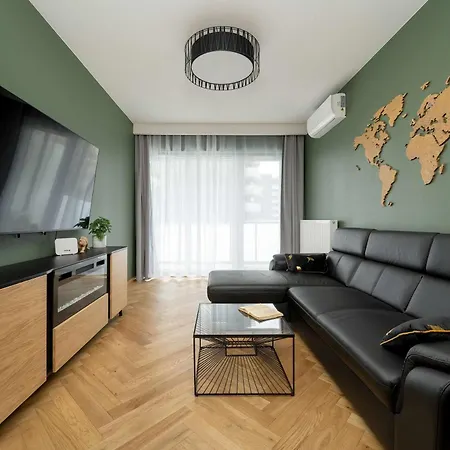 Quorum With Parking And Air Conditioning Close To The Center In By Renters Prestige