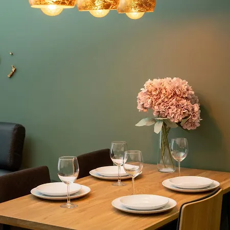 Quorum With Parking And Air Conditioning Close To The Center In By Renters Prestige 公寓