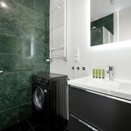 公寓 Quorum With Parking And Air Conditioning Close To The Center In By Renters Prestige