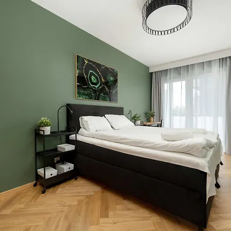 Quorum With Parking And Air Conditioning Close To The Center In By Renters Prestige 弗罗茨瓦夫