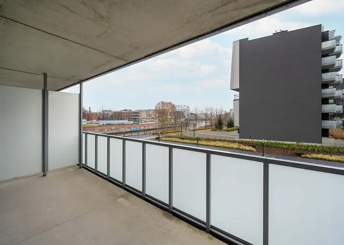 Appartement Quorum With Parking And Air Conditioning Close To The Center In By Renters Prestige