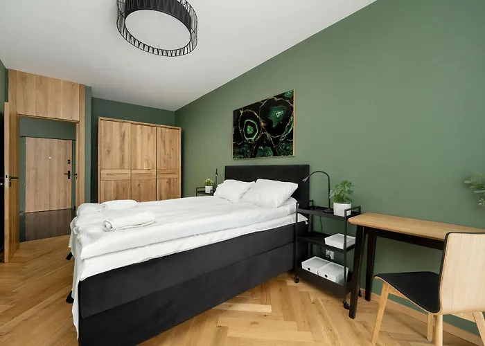 Quorum With Parking And Air Conditioning Close To The Center In By Renters Prestige