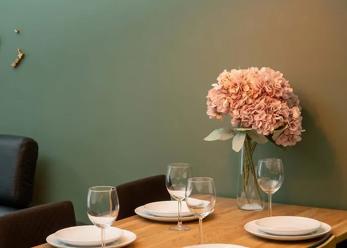 Quorum With Parking And Air Conditioning Close To The Center In By Renters Prestige Appartement