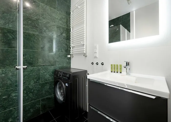 Appartement Quorum With Parking And Air Conditioning Close To The Center In By Renters Prestige