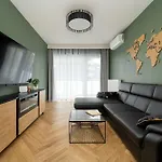 Quorum With Parking And Air Conditioning Close To The Center In By Renters Prestige