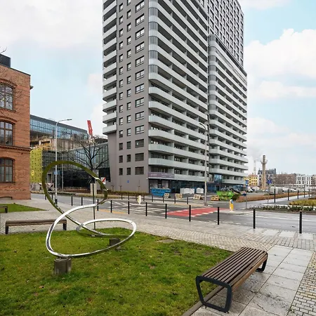 Quorum With Parking And Air Conditioning Close To The Center In By Renters Prestige Appartement