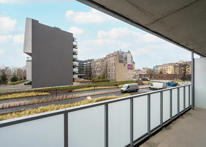 Quorum With Parking And Air Conditioning Close To The Center In By Renters Prestige *