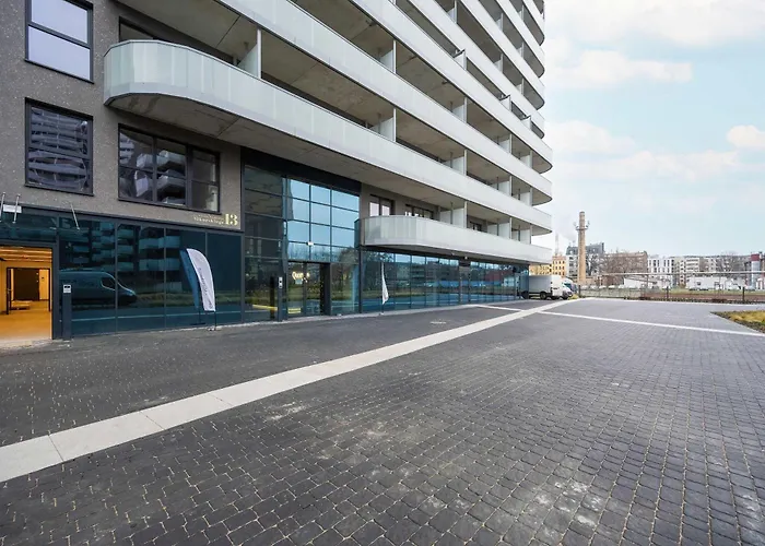 Apartman Quorum With Parking And Air Conditioning Close To The Center In By Renters Prestige