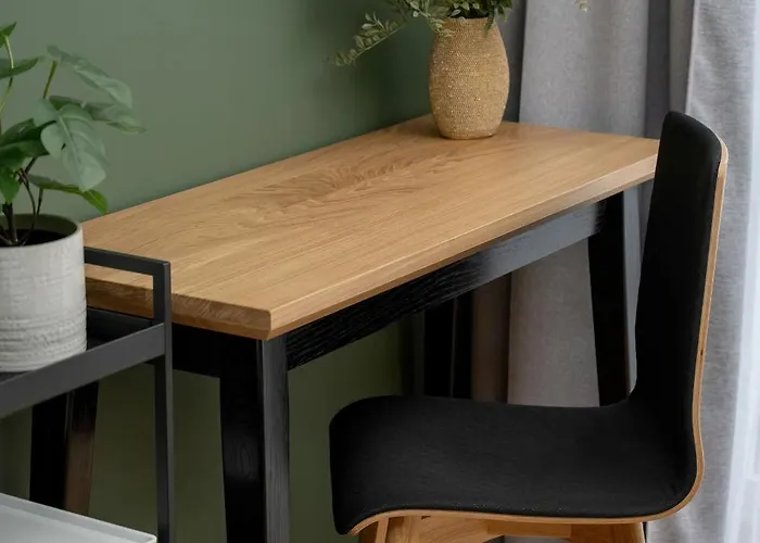 Apartman Quorum With Parking And Air Conditioning Close To The Center In By Renters Prestige *